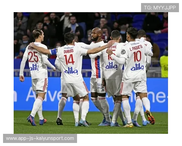 法甲战术多样化，精彩传球成主旋律，比赛引爆热情，足球法甲